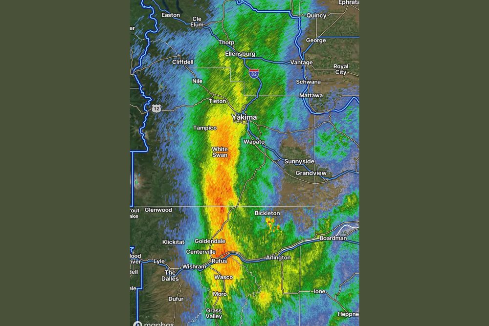 Steady Soaking Rain Moves Through All of Central Washington From Ellensburg to Goldendale as a Heavy Rain Band Tracks Through Yakima Tonight