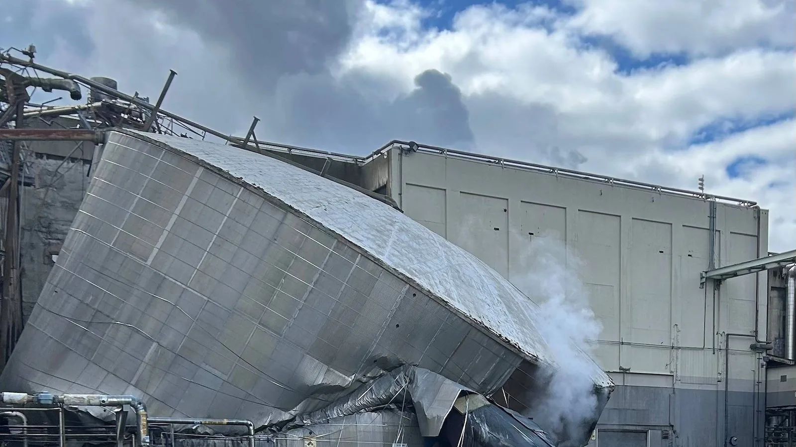 Second Worker Dies After Chemical Tank Ruptures at Nippon Dynawave Paper Mill in Longview, Washington, as Nine Employees Remain Missing and Recovery Efforts Continue